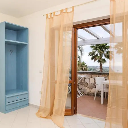 ホテル Apulia Baia Di Dino 3*