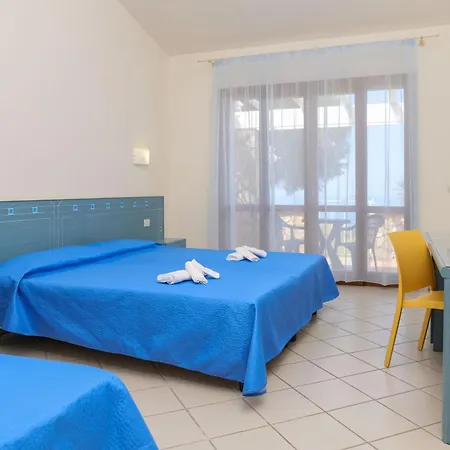 ホテル Apulia Baia Di Dino 3*