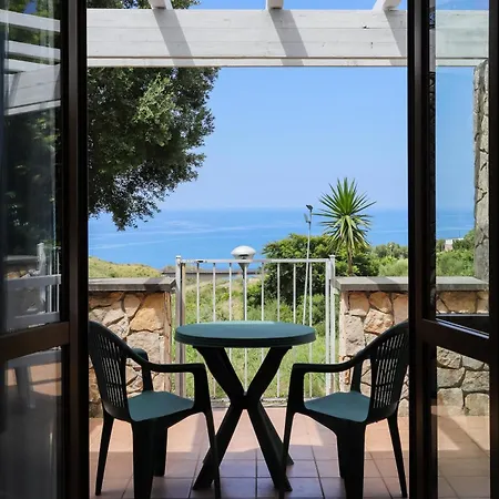 ホテル Apulia Baia Di Dino 3*