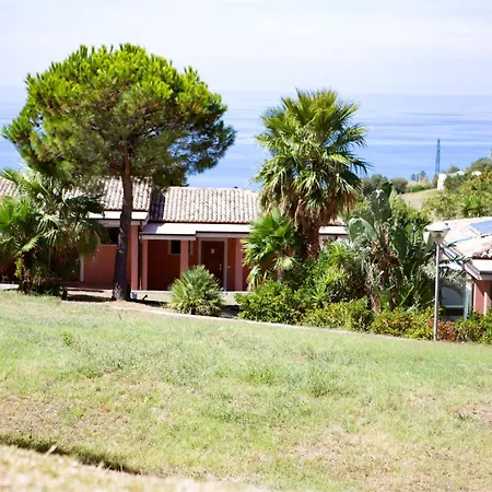 ホテル Apulia Baia Di Dino 3*