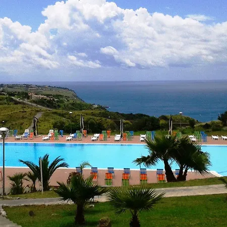 Hotel Apulia Baia Di Dino 3*