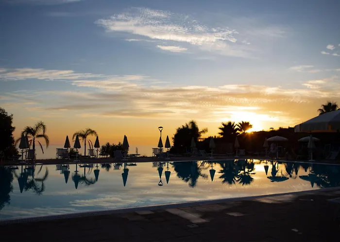 Apulia Baia Di Dino 酒店 3*